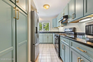 7-web-or-mls-453-e-putnam-ave-unit-1i
