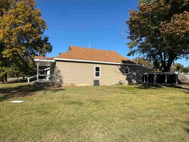 402 N Sycamore St, Eureka, KS 67045 - photo 6
