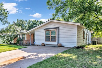 889 Jerry Ln, Bedford, TX 76022 - photo 3