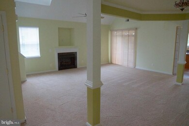 13962 Greendale Dr unit 14, Woodbridge, VA 22191 - photo 3