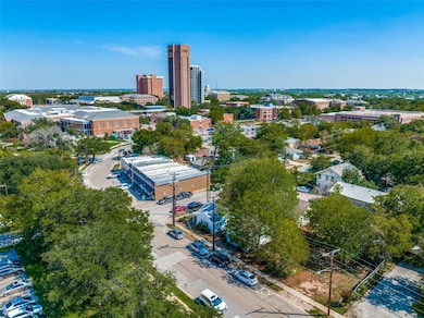 1503 Oakland St unit 7, Denton, TX 76201 - photo 2