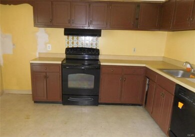 46 Eisenhower Cir, Whitehall, PA 18052 - photo 5