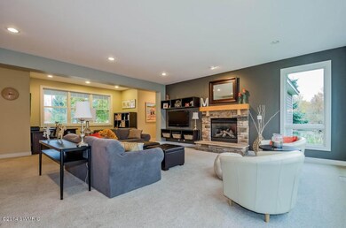 1132 Myrtle Ct_Living