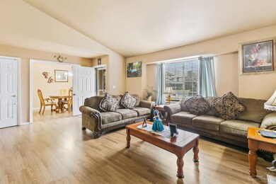 930 NW 19th Place, Redmond, OR 97756 - photo 3