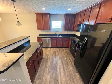 8901 Amaranth Dr, Louisville, KY 40228 - photo 4