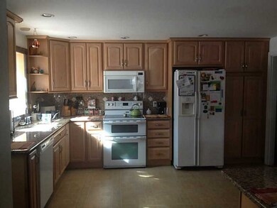 2 Pleasant View Cir, Greenville, RI 02828 - photo 3