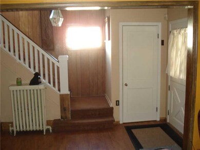Entry/Foyer.