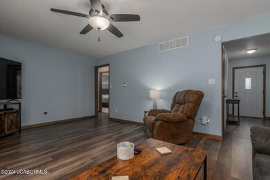 1609 Oak View Dr-07