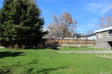 620 N Gale Place, East Wenatchee, WA 98802 - photo 2