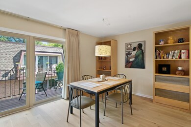 1825 Tanglewood Dr unit A, Glenview, IL 60025 - photo 5