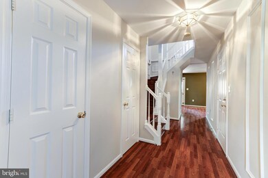 2466 Laura Mark Ln, Herndon, VA 20171 - photo 5