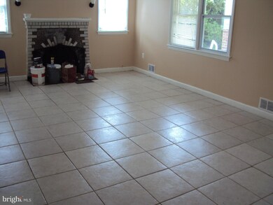 5805 Chillumgate Rd, Hyattsville, MD 20782 - photo 3