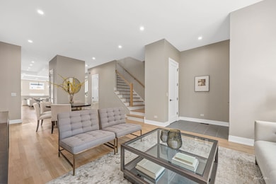 1634 W Wolfram St, Chicago, IL 60657 - photo 3