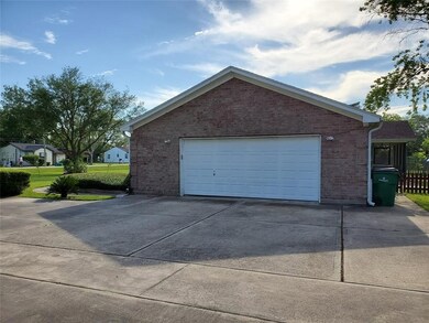 2626 W Dumble St, Alvin, TX 77511 - photo 6