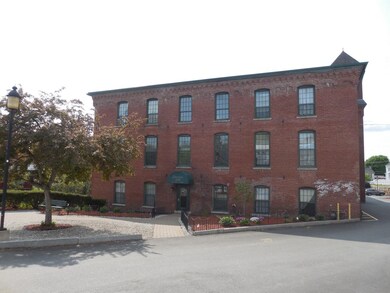 Emerson Mills unit 214, Pembroke, NH 03275 - photo 3