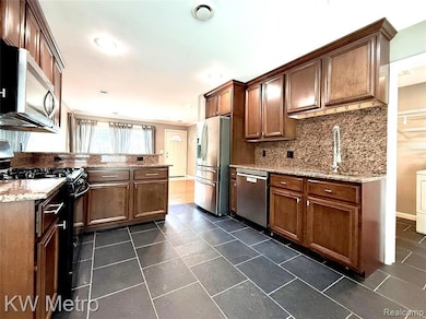 15925 W 14 Mile Rd, Beverly Hills, MI 48025 - photo 7