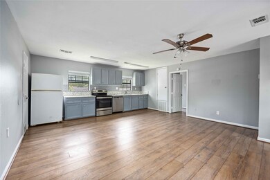 2119 N Austin Ave unit C, Pearland, TX 77581 - photo 6