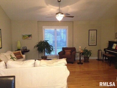 1919 W 56th Ct, Davenport, IA 52806 - photo 3