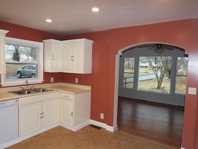 8304 Pennsylvania Run Rd, Louisville, KY 40228 - photo 5