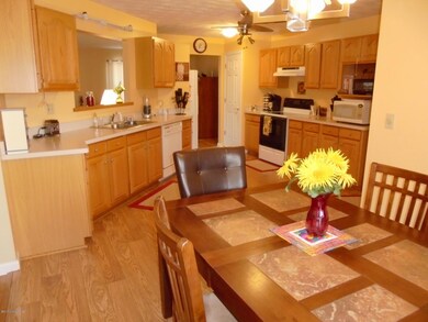 Eat-In Kitchen