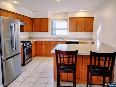Eat-In Kitchen w/ Bar Stools