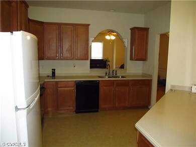 Kitchen - LARGE KITCHEN WITH CORIAN COUNTER TOPS, 