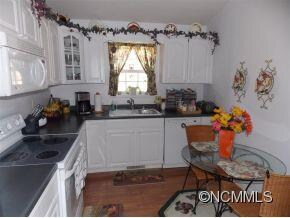 VIEW 2 KITCHEN