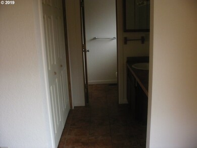 1708 Jasper Ave, Sutherlin, OR 97479 - photo 2