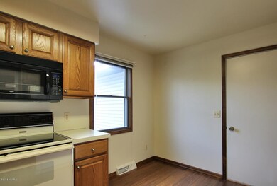 2230 Mapleton St NE unit 118, Grand Rapids, MI 49505 - photo 6