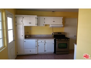 Kitchen w/ direct access to garage