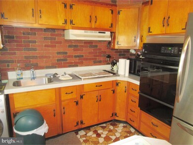 606 Glencroft Cir, Folcroft, PA 19032 - photo 7