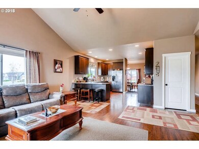 746 Burghardt Dr, Molalla, OR 97038 - photo 6