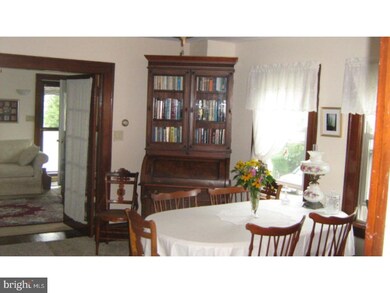 33 Walnut St, Middleport, PA 17953 - photo 5