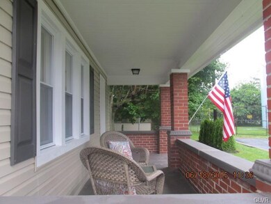 711 Heckman Ave, Nazareth, PA 18064 - photo 2