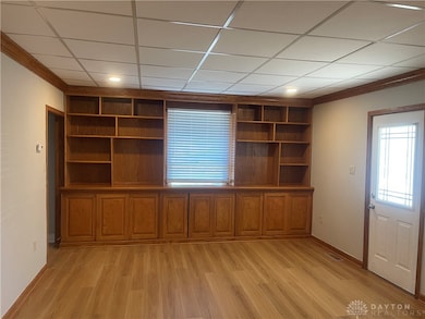 Built-in bookcase in Living Room