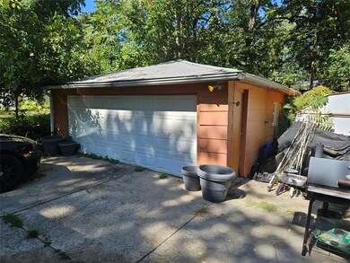 2813 Bennett Ave, Des Moines, IA 50310 - photo 4