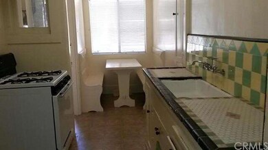 1527 Kitchen