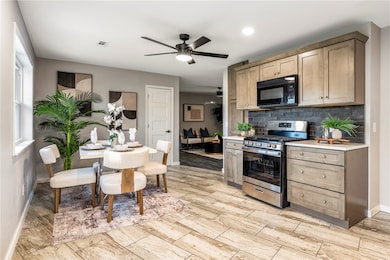 1321 Rolling Oaks Dr, Rogers, AR 72756 - photo 3