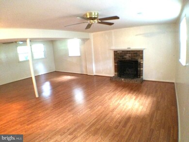 4308 Hollowview Ct, Fairfax, VA 22032 - photo 6