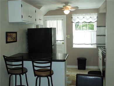 Kitchen - stools are included