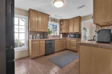 1058 W 43rd St, Houston, TX 77018 - photo 6