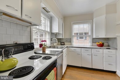 3712 Kenilworth Driveway, Chevy Chase, MD 20815 - photo 4