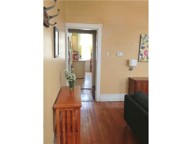 Entry/Foyer.