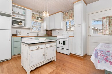 108 E Grothe St, Fredericksburg, TX 78624 - photo 6