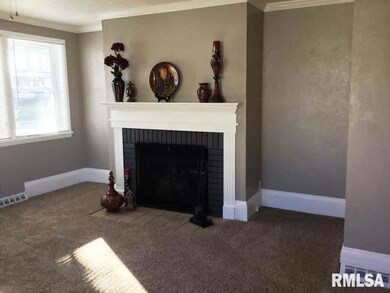 808 W Locust St, Davenport, IA 52804 - photo 5