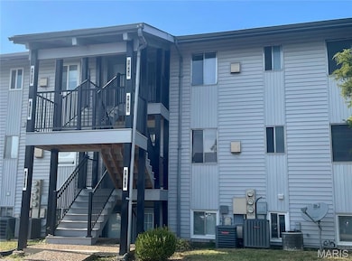 1812 Gascony Parc Dr, Lake Saint Louis, MO 63367 - photo 2