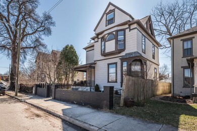 1097 Oak St 02