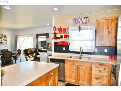 792 SE Dacotah Ct, Madras, OR 97741 - photo 5