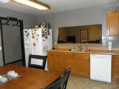 4817 Kitchen2