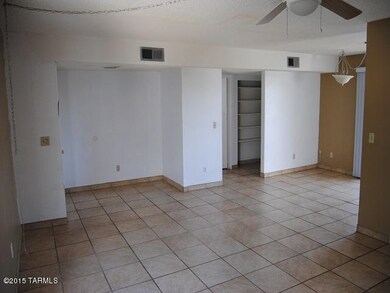 022-179884 (5) living room-